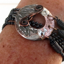 Free Jewelry Tutorials by Mary Harding  using art beads by her and others